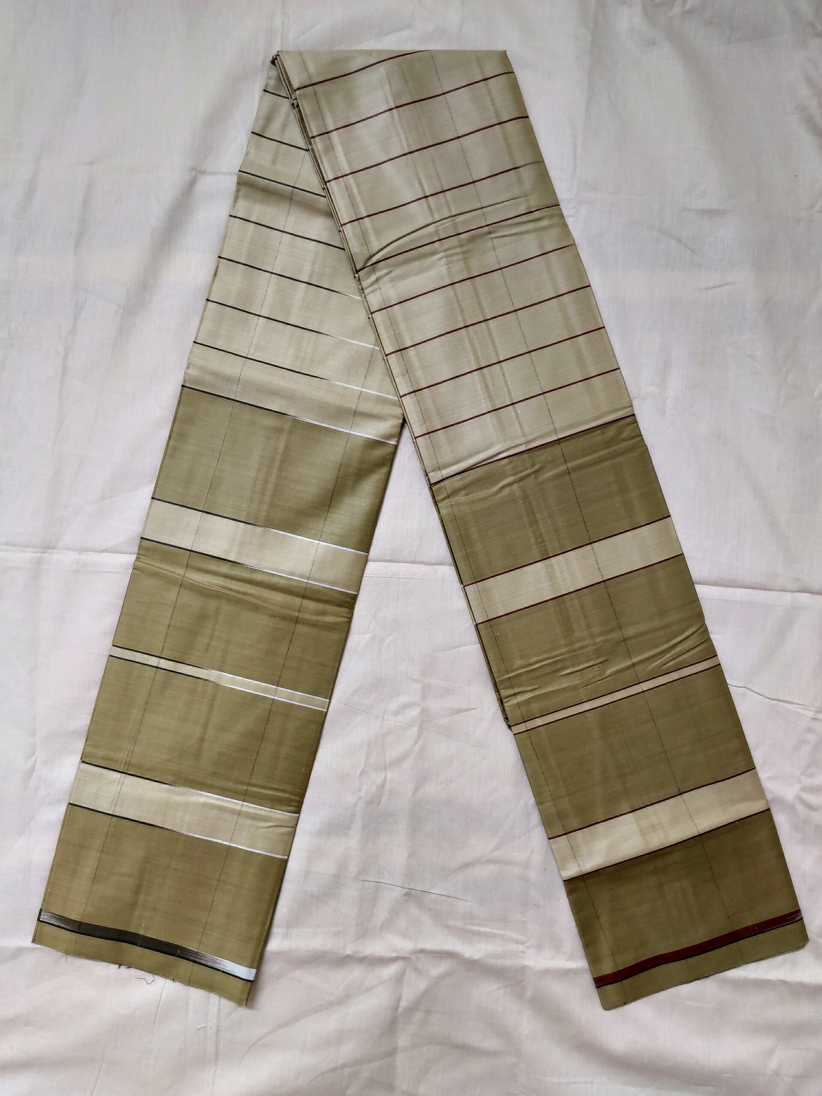 Premium Golden Khaki Pure Cotton Lungi (5.5 Hat) - পাবনার ঐতিহ্যবাহী চাচকিয়ার লুঙ্গি - Image 4